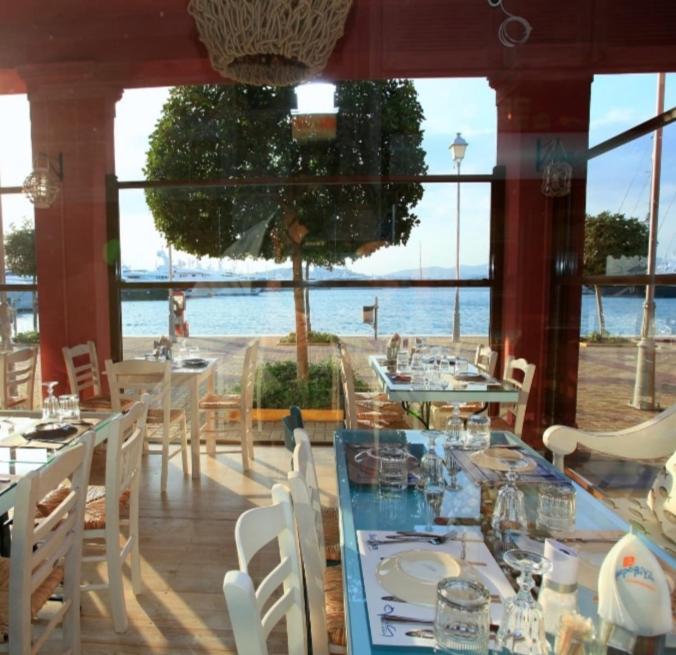 Aphrodite Studio Near Athens Floisvos Marina Eksteriør billede
